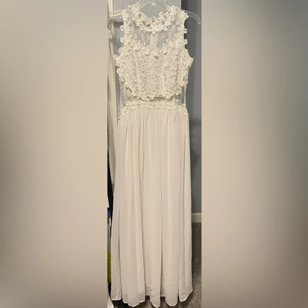 Brand new white, lace dress. Never worn! (Not right size) - Picture 1 of 5